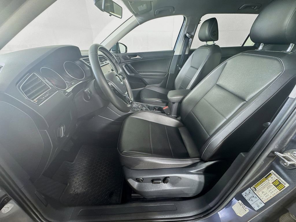 Used 2021 Volkswagen Tiguan SE image 24