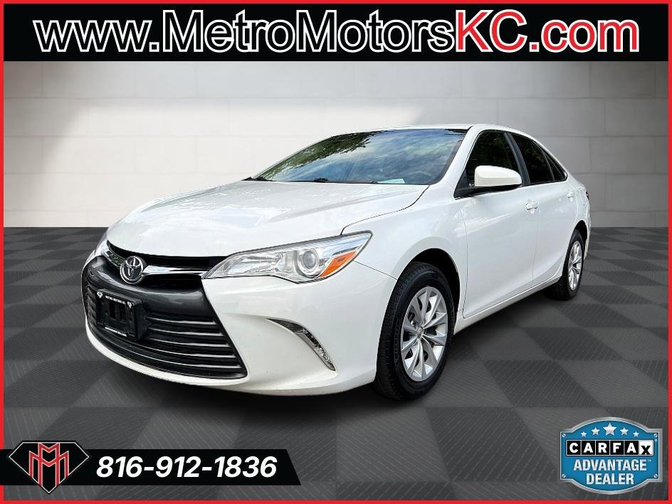 Used 2016 Toyota Camry LE image 3