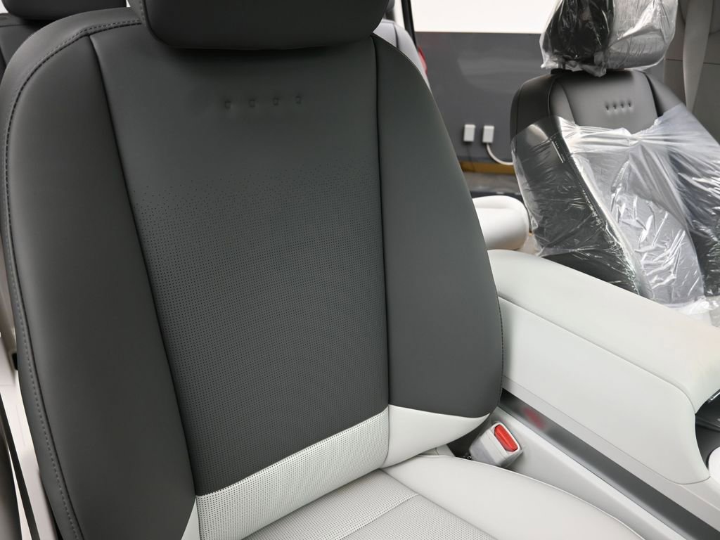 Used 2026 Hyundai Ioniq 9 SEL image 14