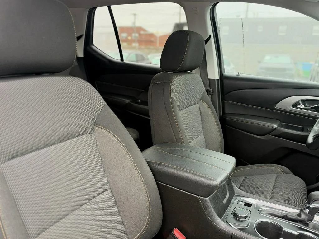 Used 2021 Chevrolet Traverse LS FWD image 12