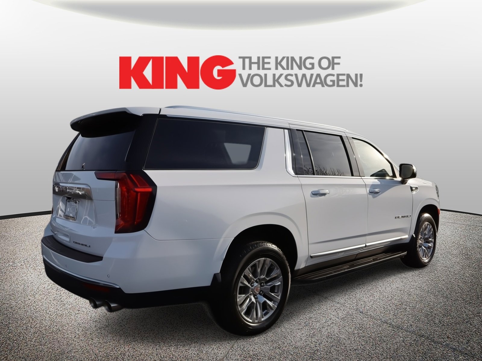 Used 2023 GMC Yukon XL Denali image 3