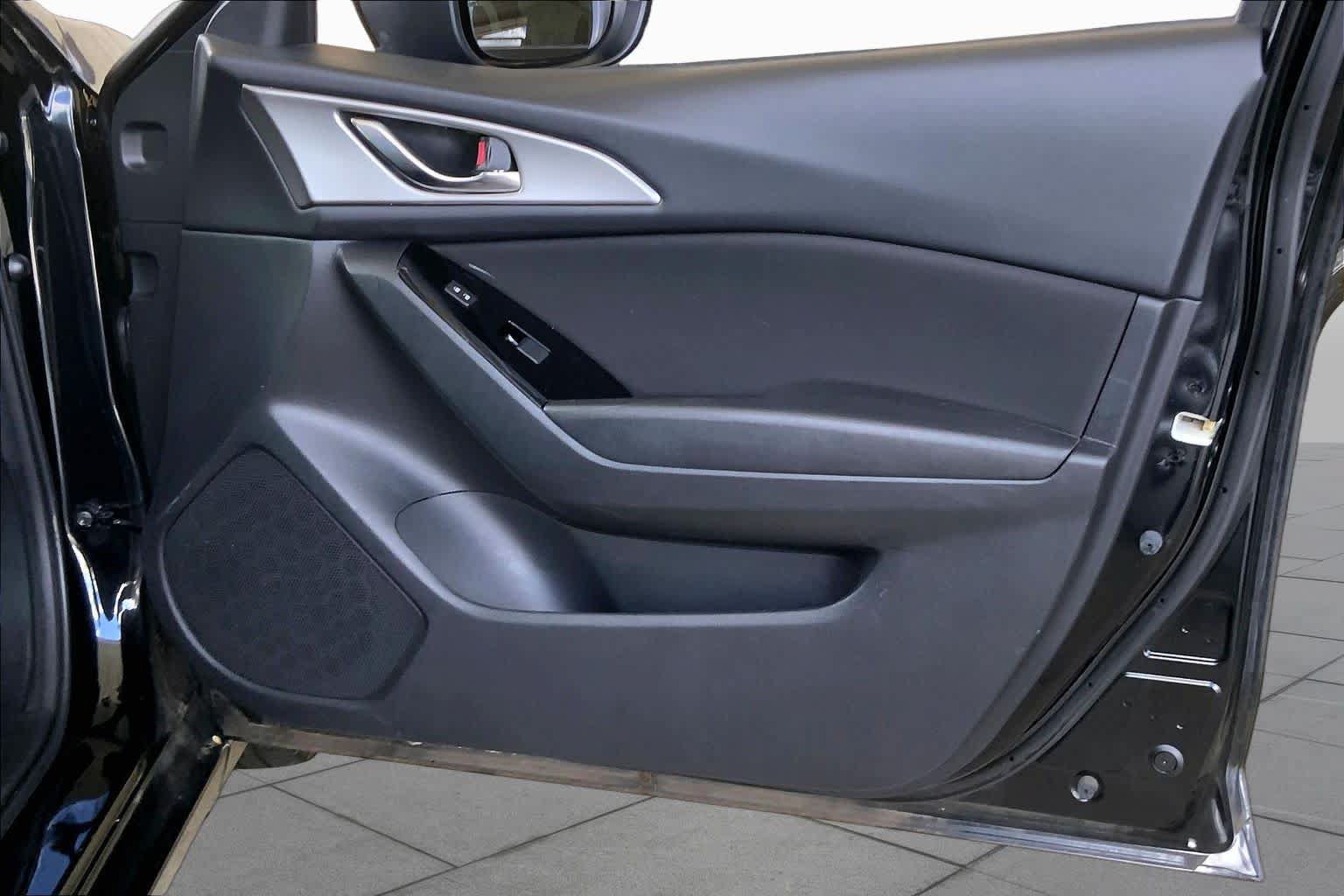 Used 2018 MAZDA MAZDA3 Sport FWD image 22