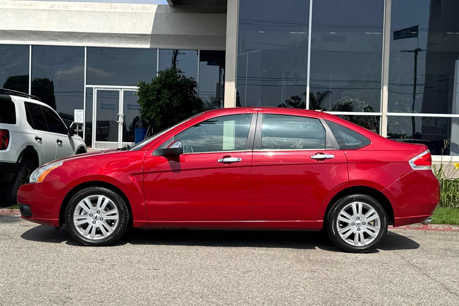Used 2010 Ford Focus SEL FWD image 7