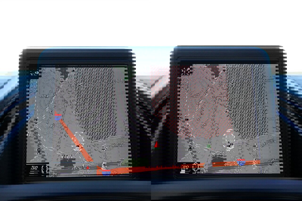 Used 2018 Aston Martin DB11 Coupe image 22