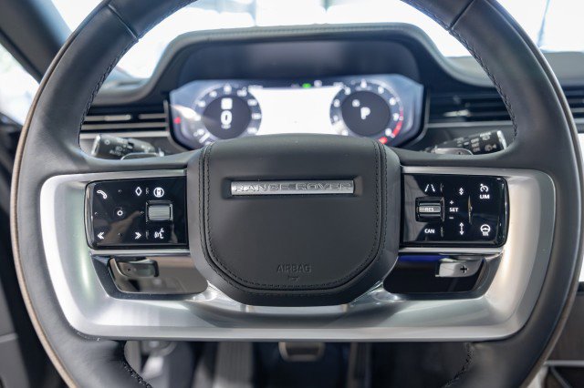 Used 2025 Land Rover Range Rover Autobiography image 30