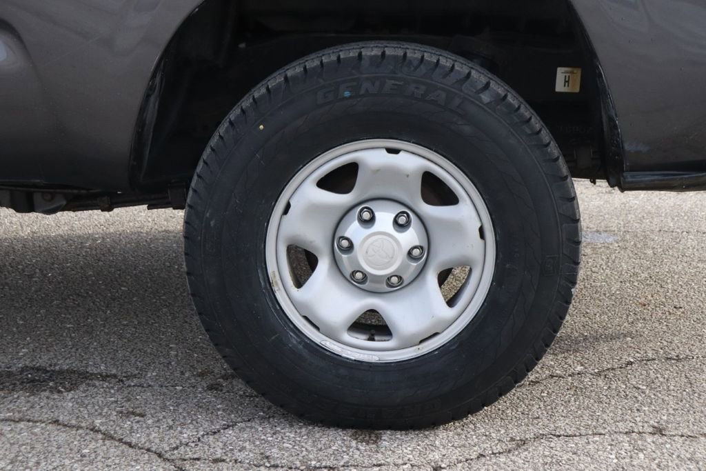 Used 2017 Toyota Tacoma SR image 41