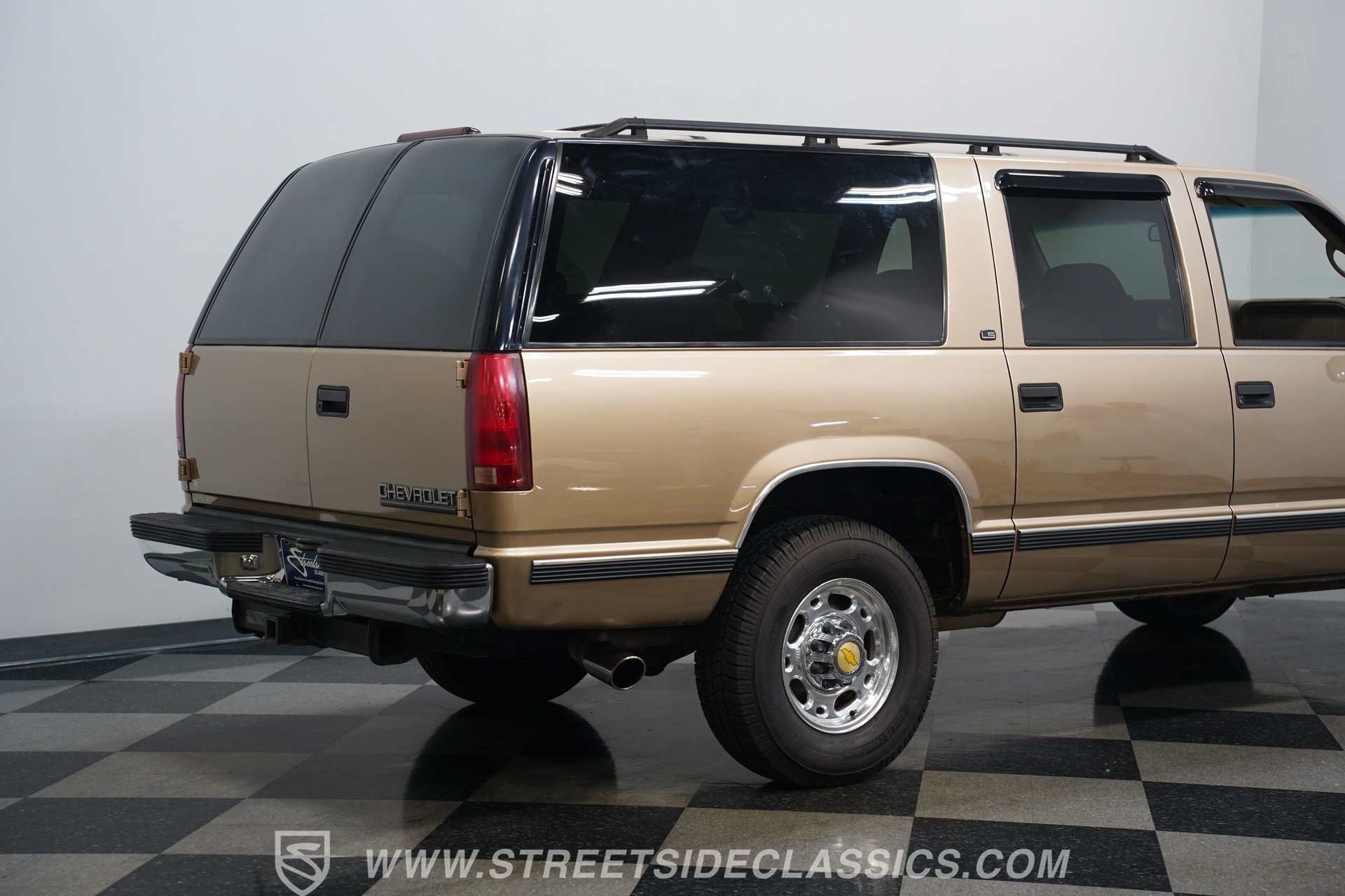 Used 1999 Chevrolet Suburban 2500 w/ Preferred Equipment Group 2 RWD image 26