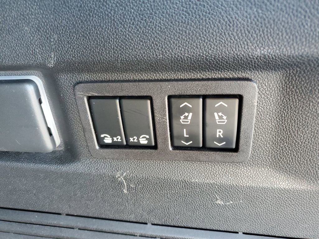 Used 2023 Chevrolet Tahoe High Country w/ LPO, Illumination Package image 33