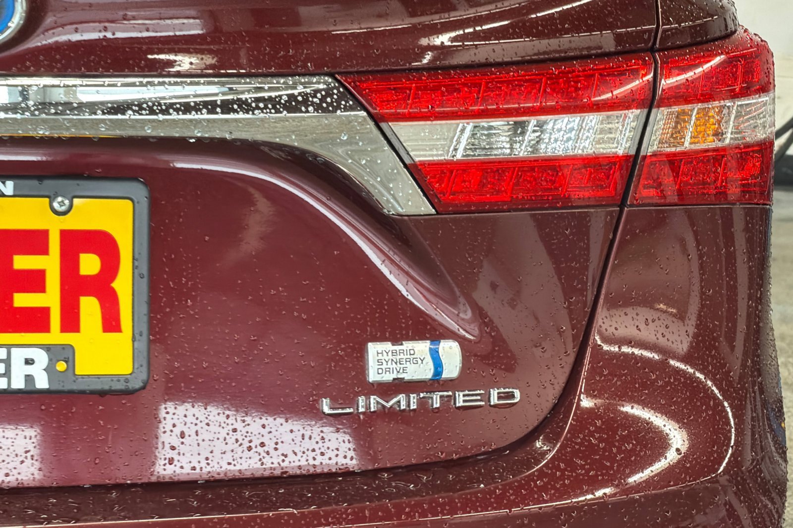 Used 2014 Toyota Avalon Limited image 25