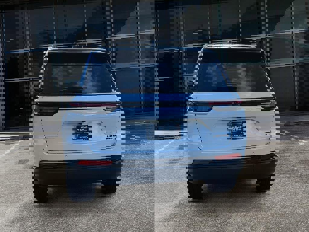 New 2025 Jeep Grand Cherokee Limited w/ Black Appearance Package image 6