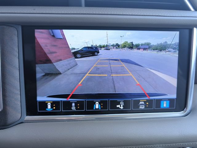 Used 2021 GMC Yukon XL Denali w/ LPO, Illumination Package AWD/4WD image 21