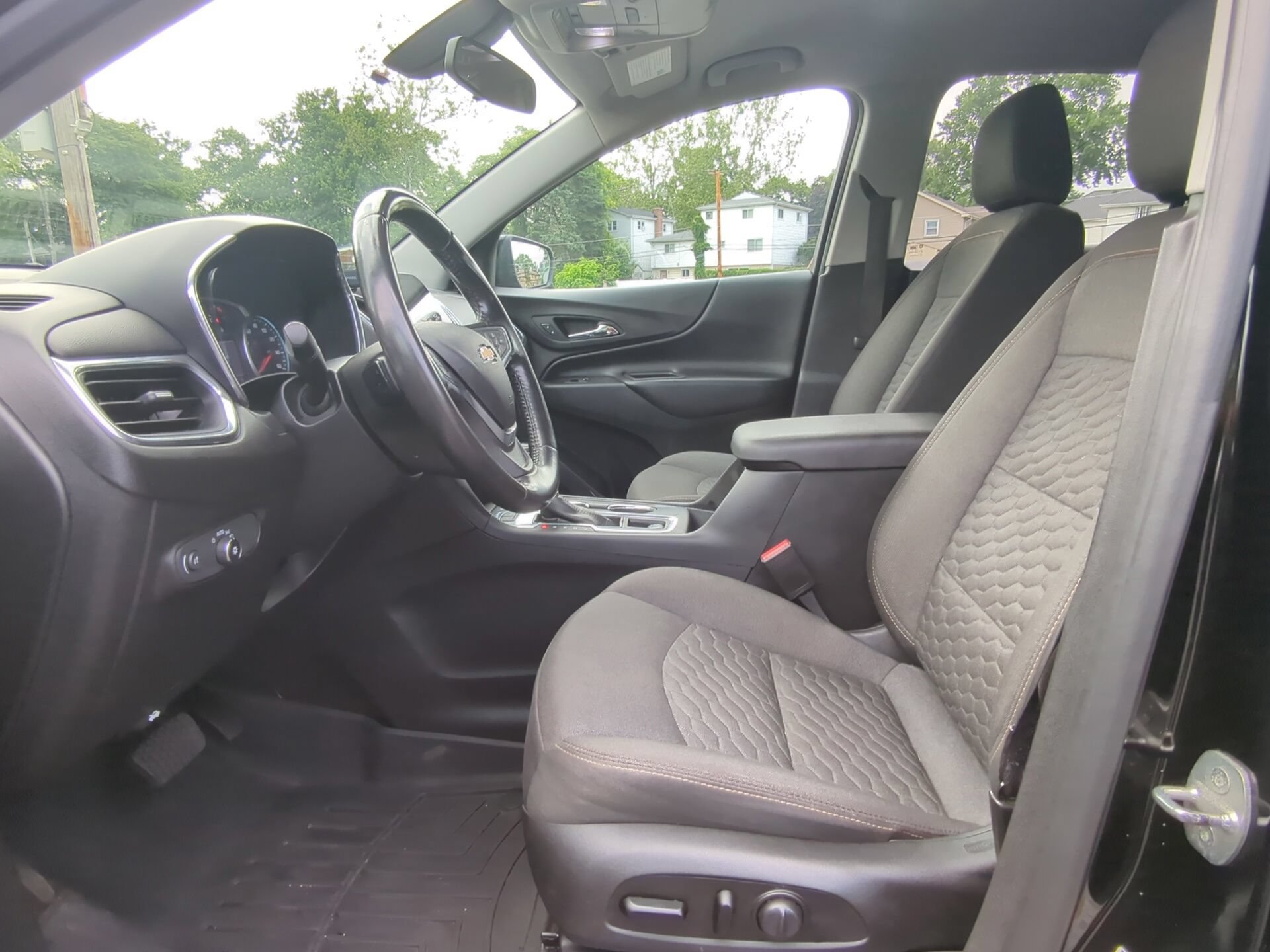 Used 2019 Chevrolet Equinox LT AWD/4WD image 16