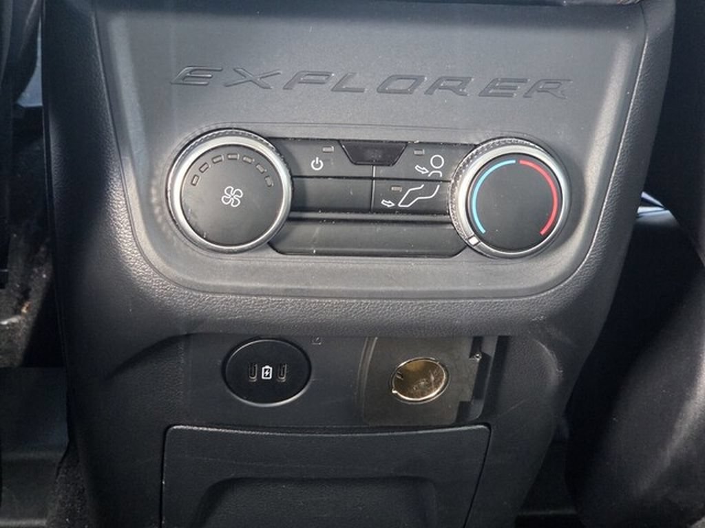 Used 2025 Ford Explorer Active w/ Active Comfort Package RWD image 12