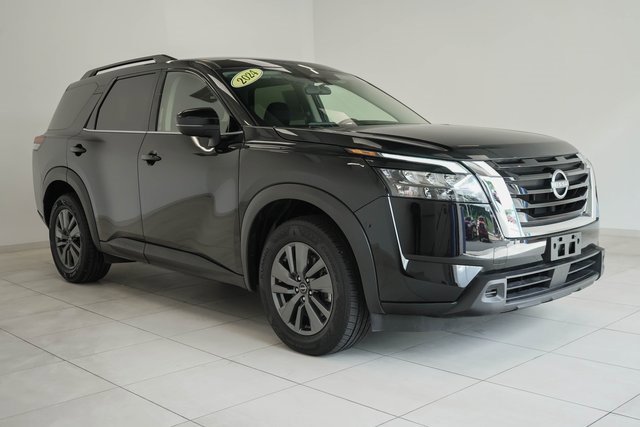 Used 2024 Nissan Pathfinder SV image 7
