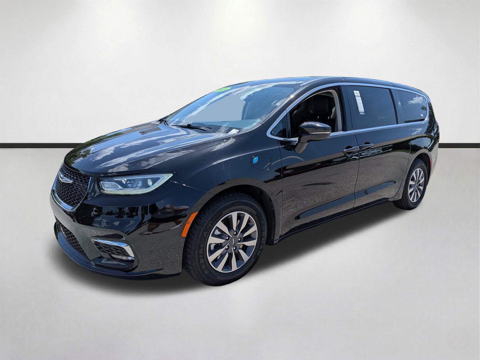 Used 2024 Chrysler Pacifica Limited FWD image 8