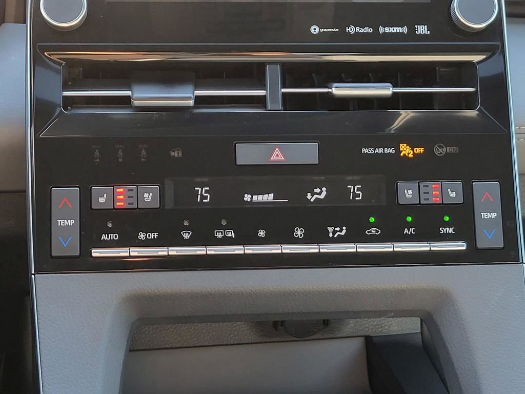 Used 2021 Toyota Avalon Limited image 25