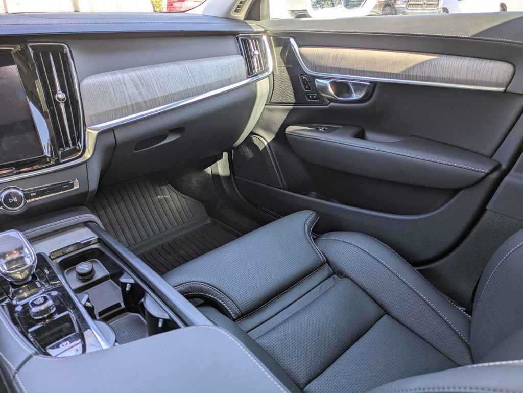New 2024 Volvo S90 B6 Ultimate w/ Protection Package Premier image 15
