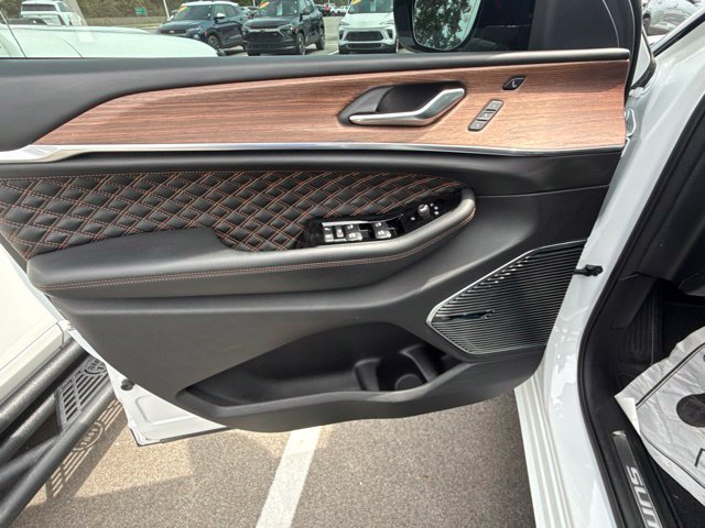 Used 2022 Jeep Grand Cherokee Summit w/ Luxury Tech Group V AWD/4WD image 18