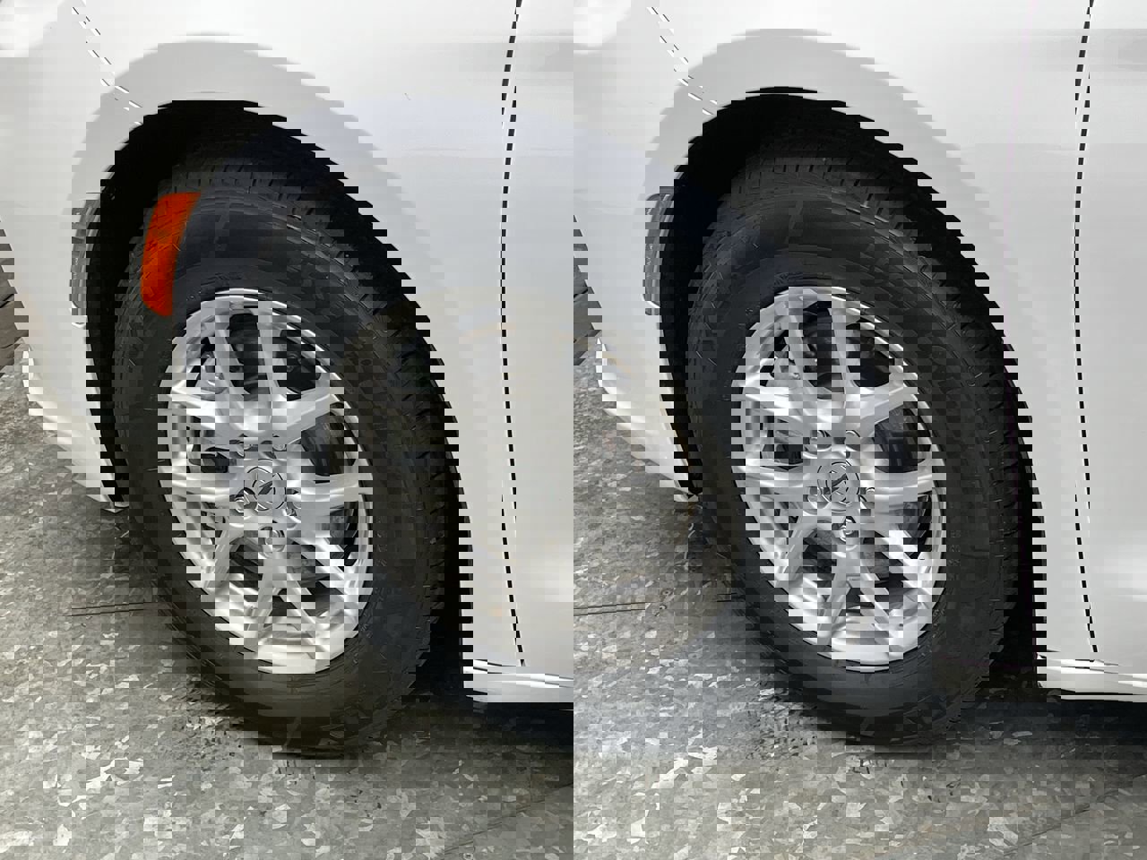 Used 2024 Chrysler Pacifica Touring-L image 31