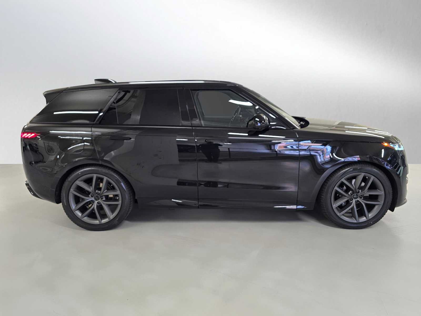 New 2026 Land Rover Range Rover Sport Dynamic SE AWD/4WD image 2