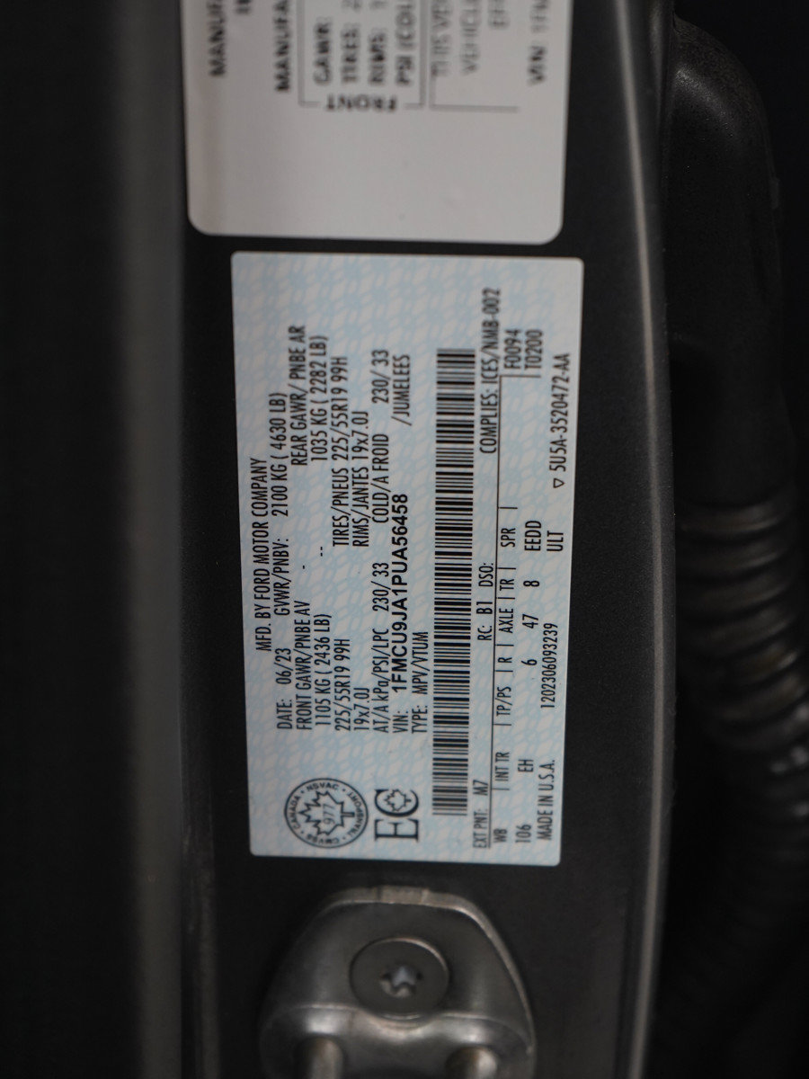 Used 2023 Ford Escape Platinum AWD/4WD image 28