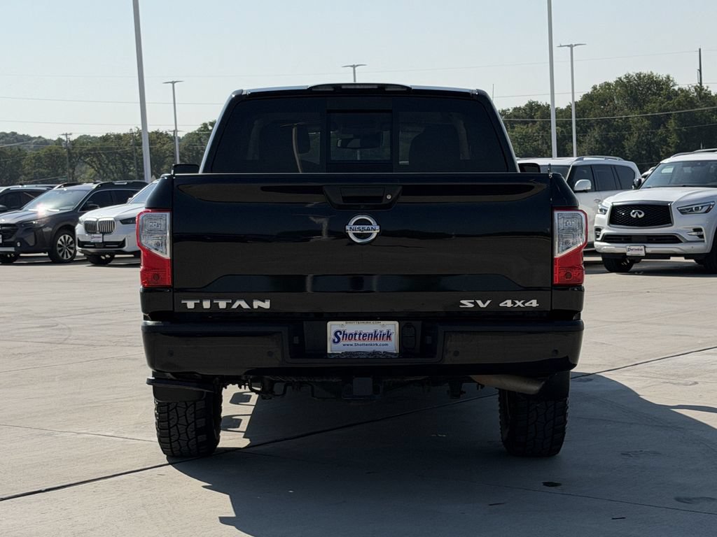 Used 2021 Nissan Titan SV w/ SV Convenience Package AWD/4WD image 5