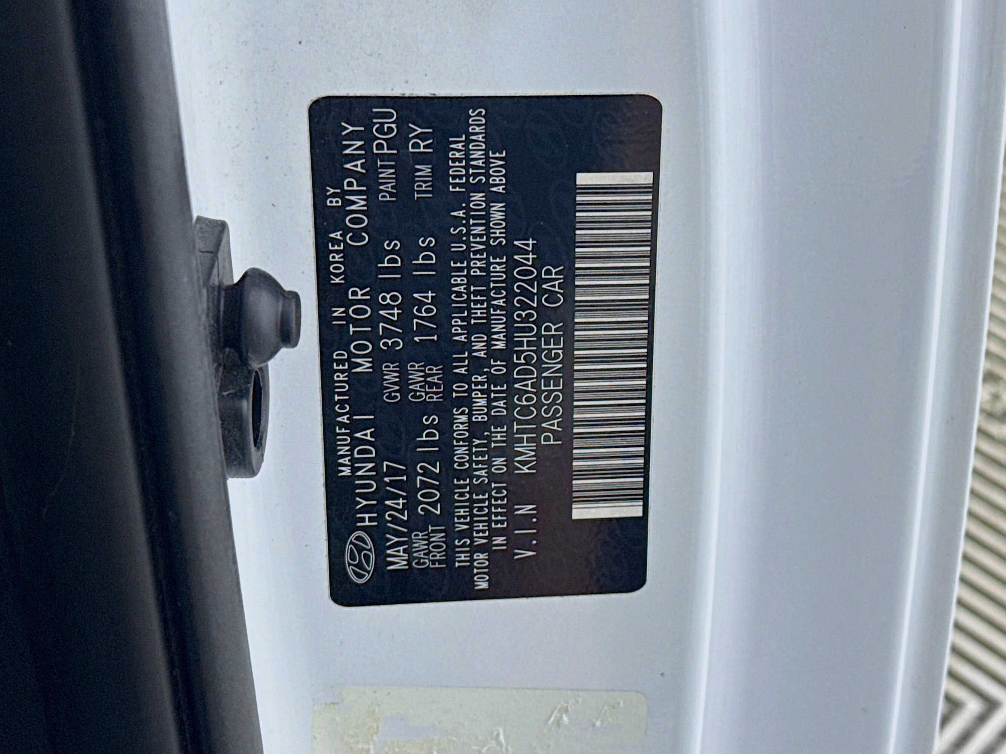 Used 2017 Hyundai Veloster Value Edition image 39