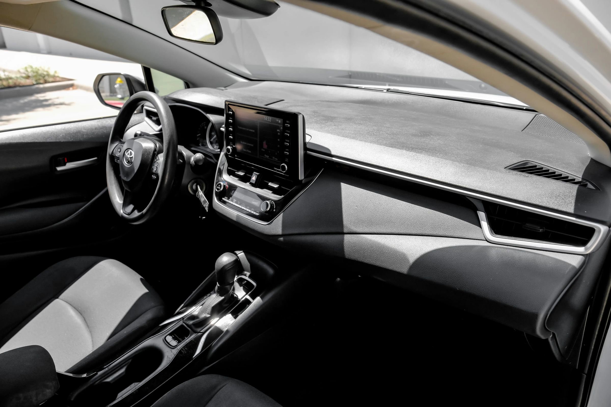 Used 2021 Toyota Corolla LE image 14