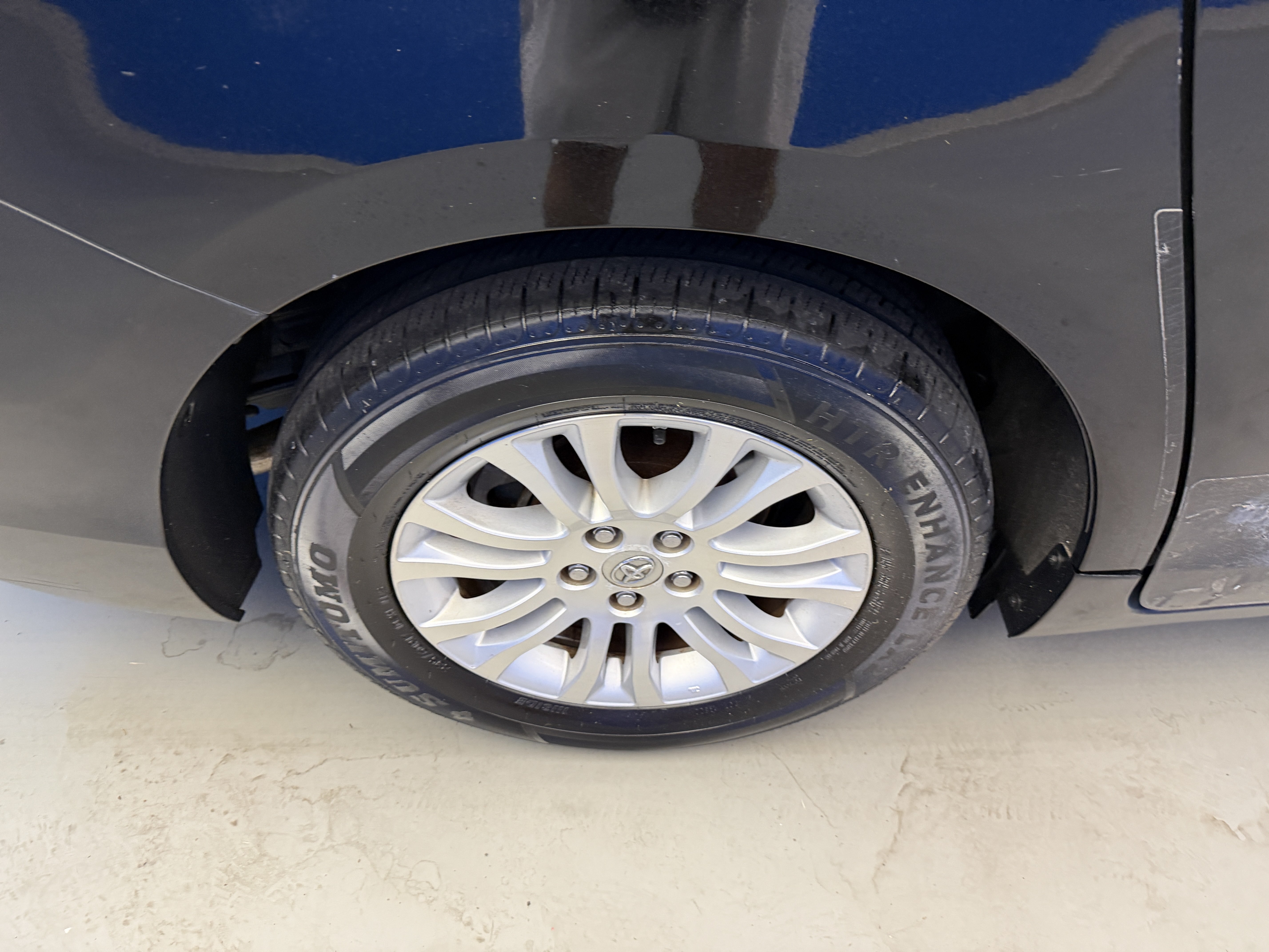 Used 2011 Toyota Sienna XLE FWD image 8