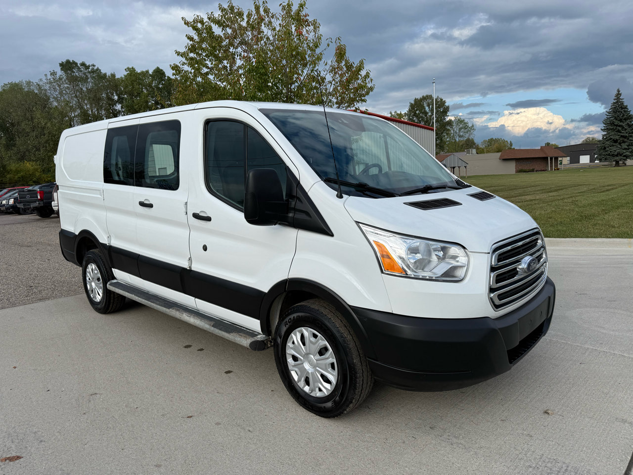 Used 2019 Ford Transit 250 130 Low Roof w/ Exterior Upgrade Package image 3