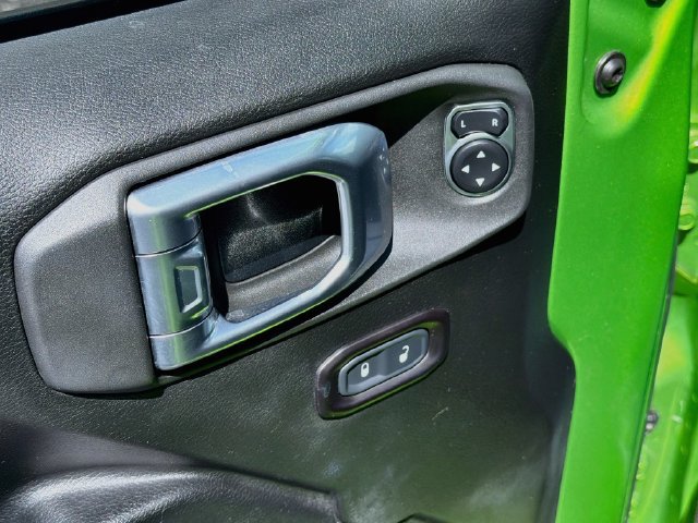 Used 2019 Jeep Wrangler Unlimited Rubicon AWD/4WD image 18