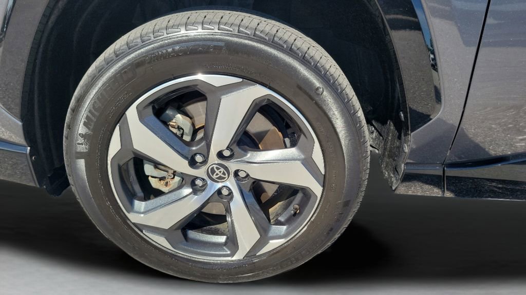 Used 2022 Toyota RAV4 SE w/ Weather & Moonroof Package AWD/4WD image 25