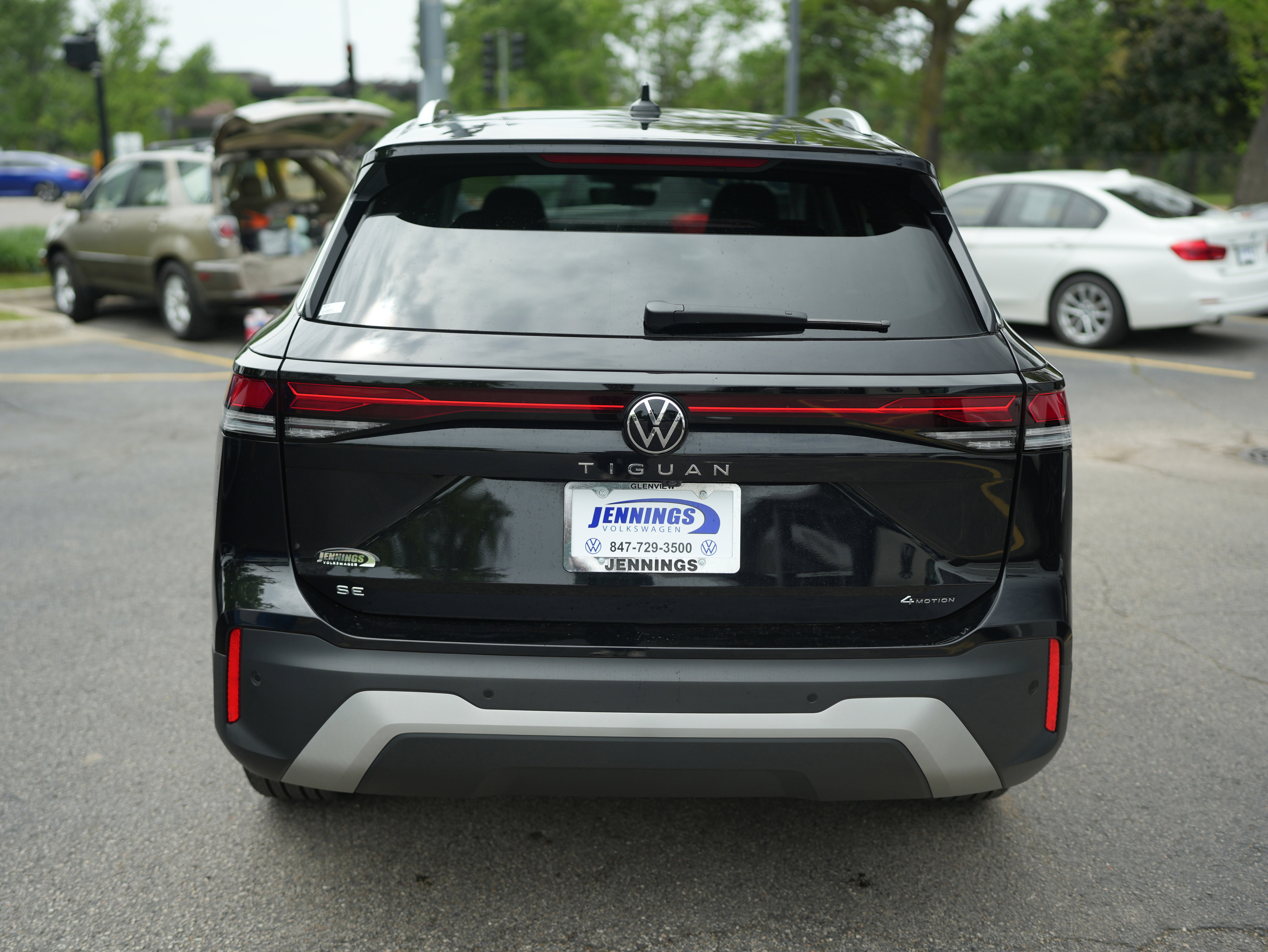 Used 2025 Volkswagen Tiguan SE AWD/4WD image 6