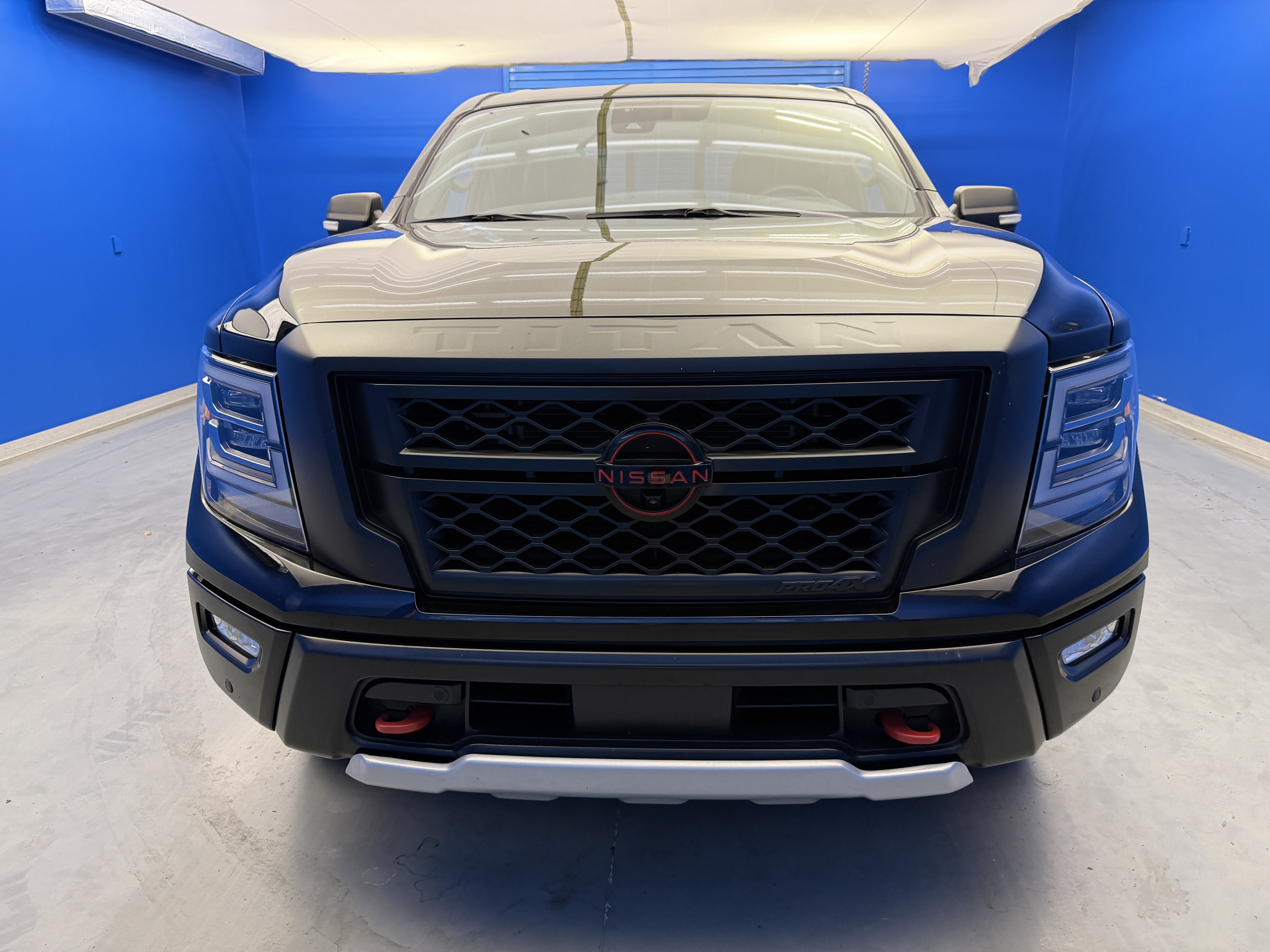 Used 2024 Nissan Titan PRO-4X w/ Pro-4x Convenience Package AWD/4WD image 3
