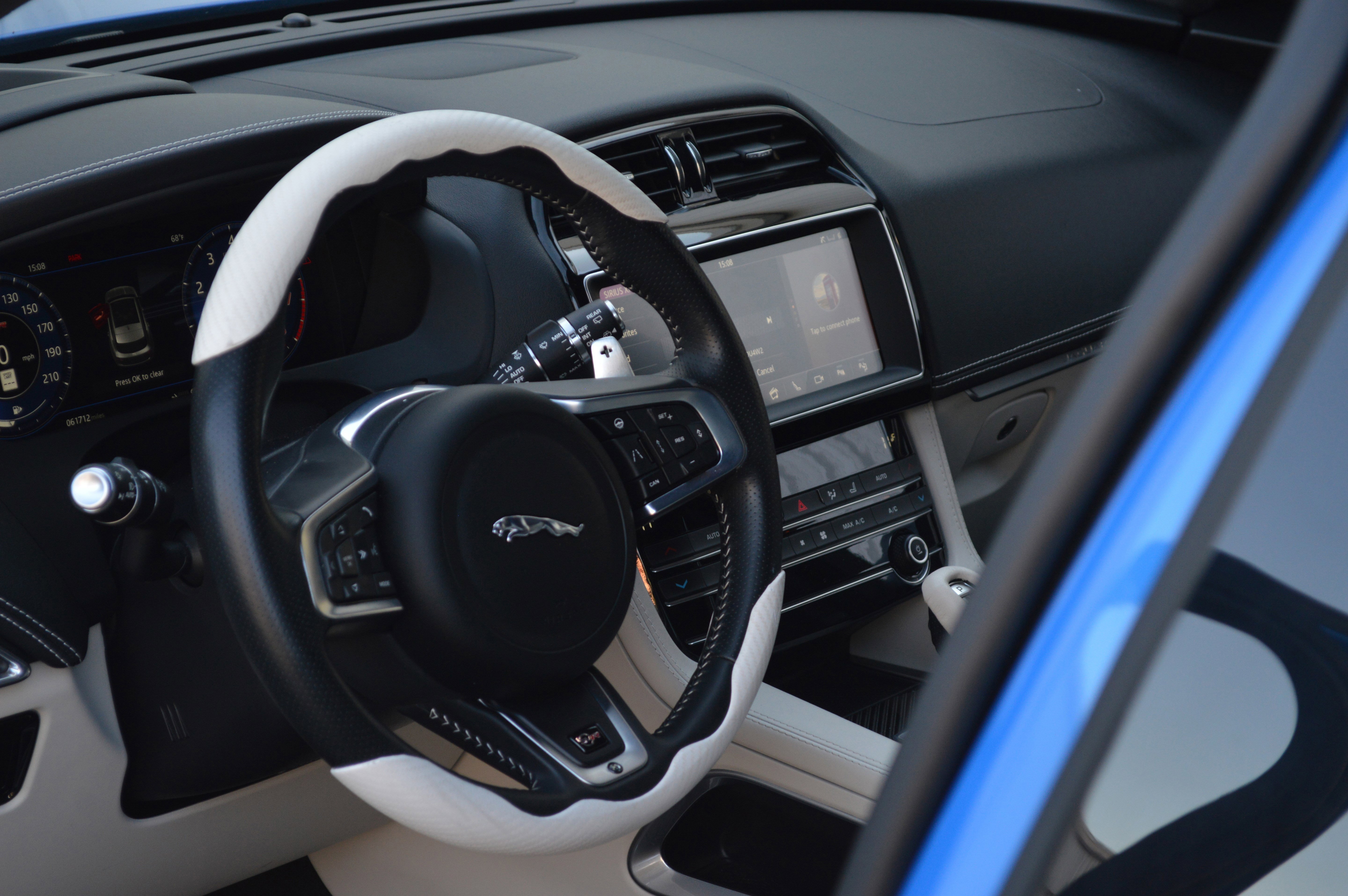 Used 2020 Jaguar F-PACE SVR image 27