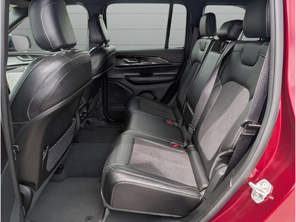 Used 2023 Jeep Grand Cherokee Altitude RWD image 23