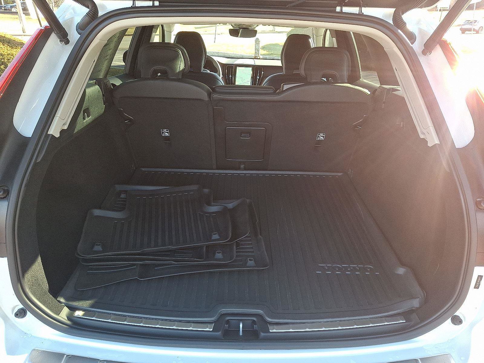 Certified 2024 Volvo XC60 B5 Plus w/ Climate Package AWD/4WD image 28