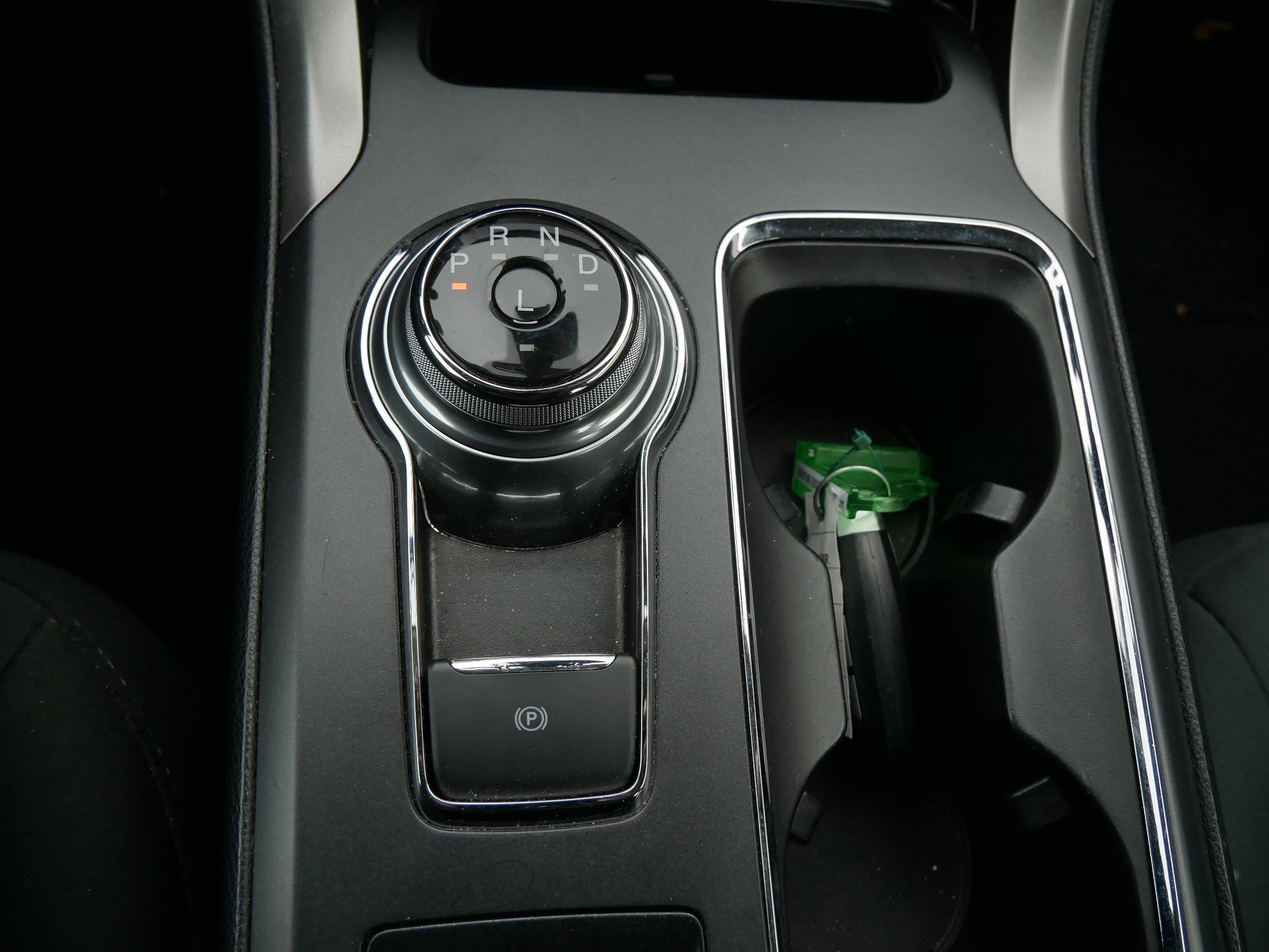 Used 2020 Ford Fusion SE image 25