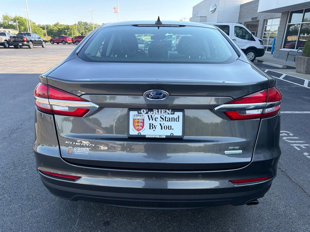Used 2019 Ford Fusion SE FWD image 4