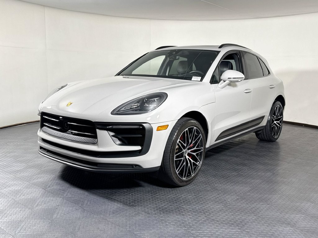 Certified 2023 Porsche Macan S AWD/4WD image 1