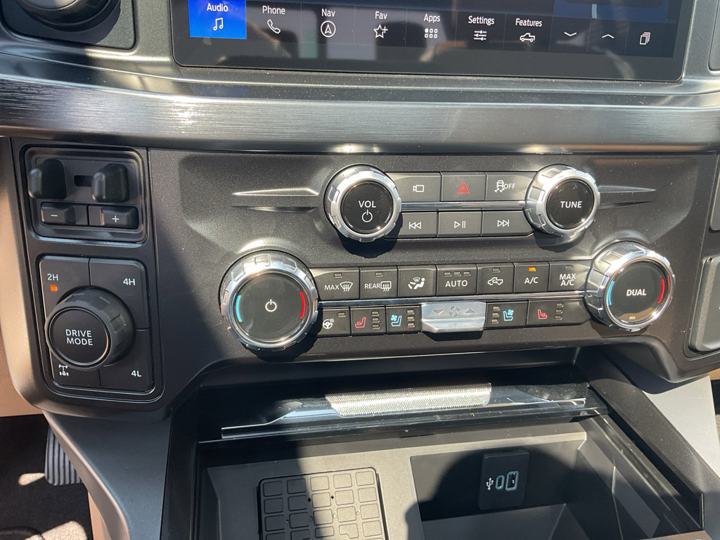 New 2025 Ford F350 Lariat w/ Lariat Ultimate Package image 18