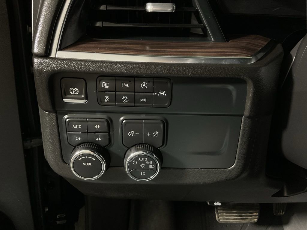 Used 2025 Chevrolet Tahoe Z71 w/ Comfort Package image 28