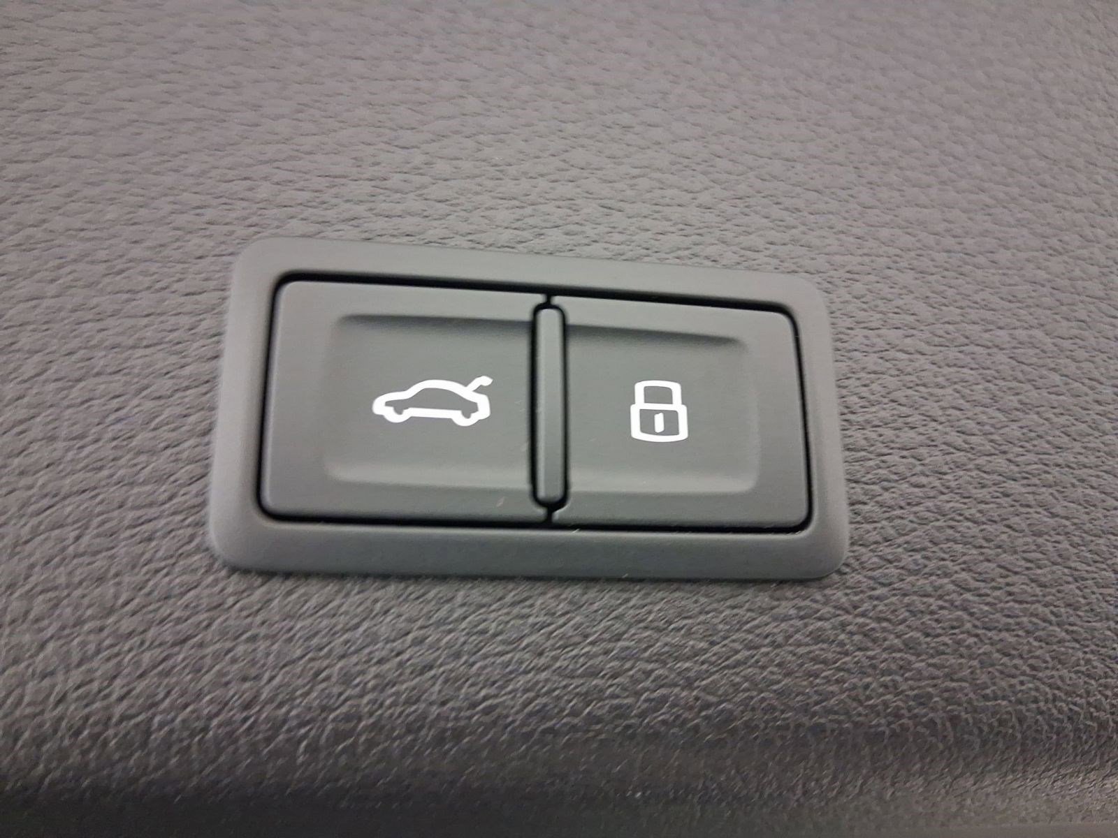 Certified 2024 Audi Q8 e-tron Premium Plus w/ Premium Plus Package image 31