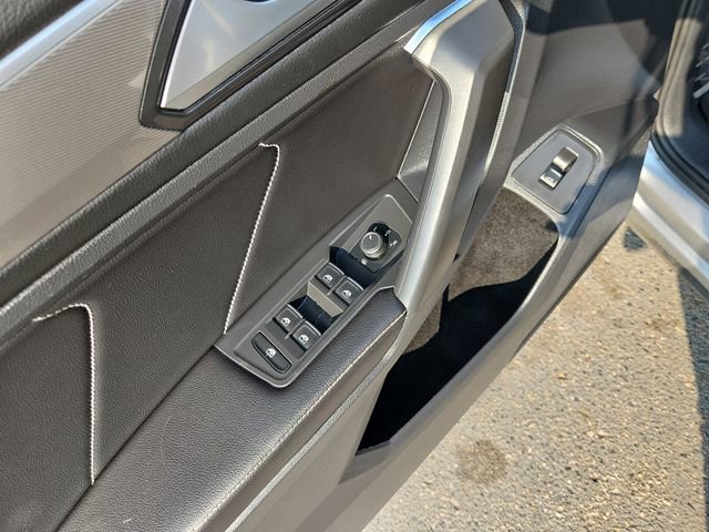 Used 2022 Volkswagen Tiguan SE R-Line image 36