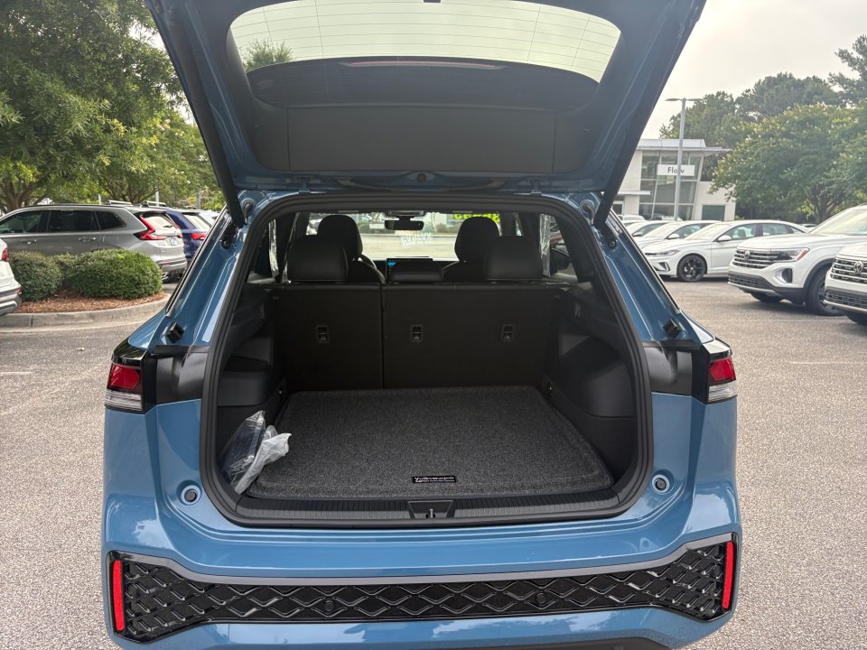 Certified 2026 Volkswagen Tiguan SE R-Line AWD/4WD image 15