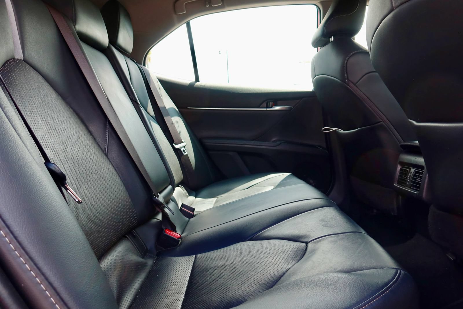 Used 2020 Toyota Camry XSE FWD image 19