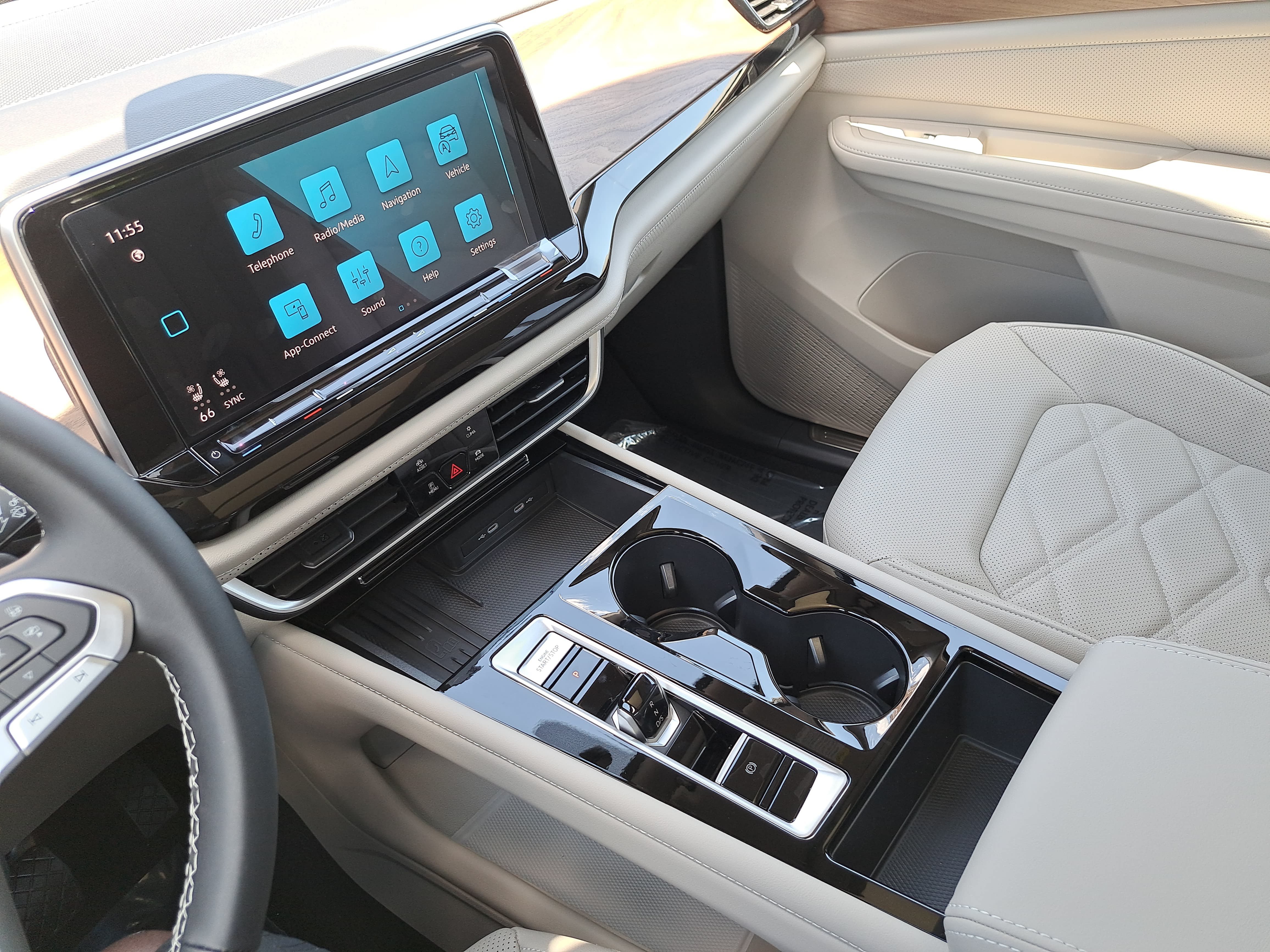New 2026 Volkswagen Atlas SE FWD image 26
