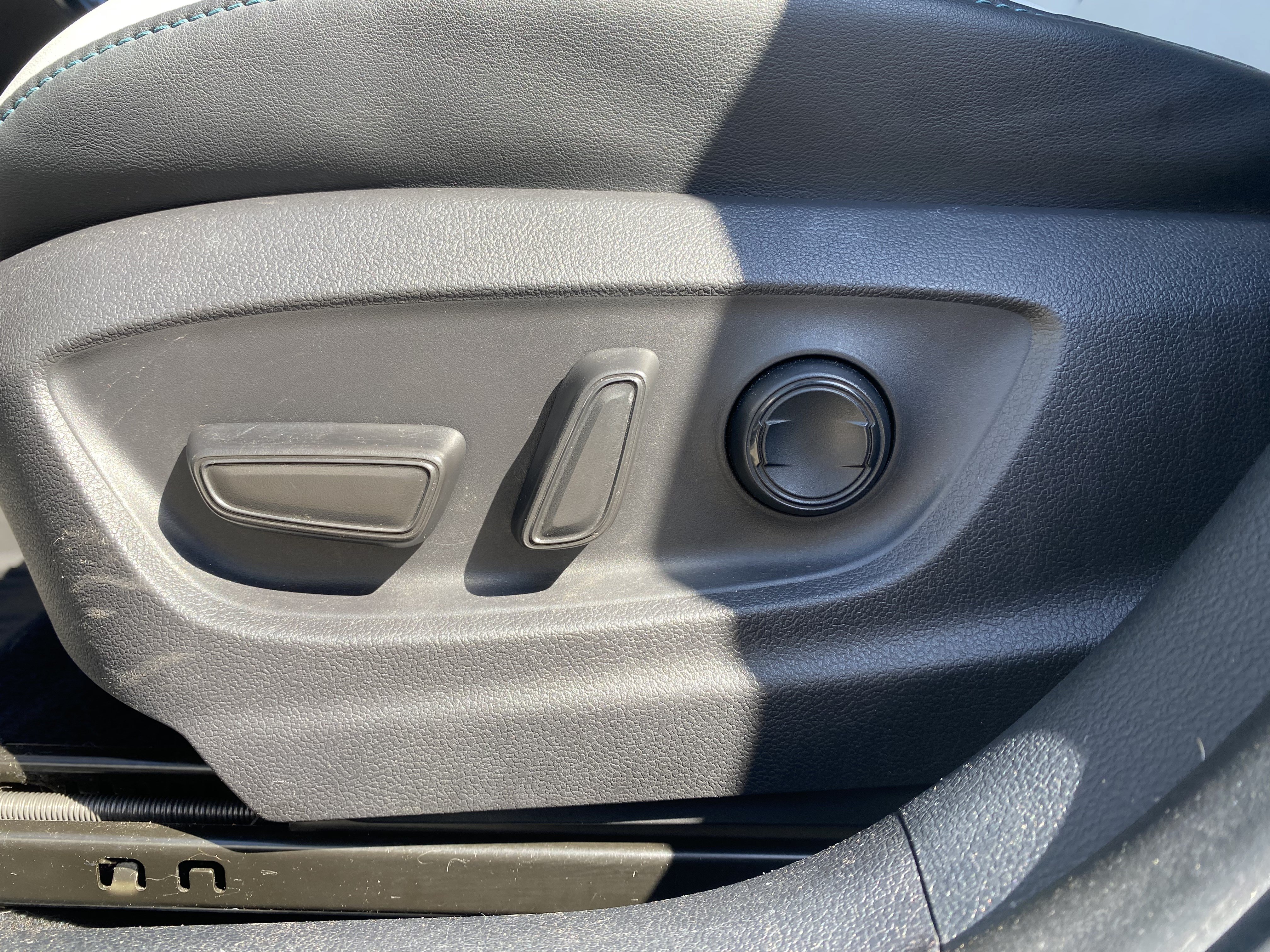 Used 2022 Toyota Prius XLE w/ Advanced Technology Package FWD image 18
