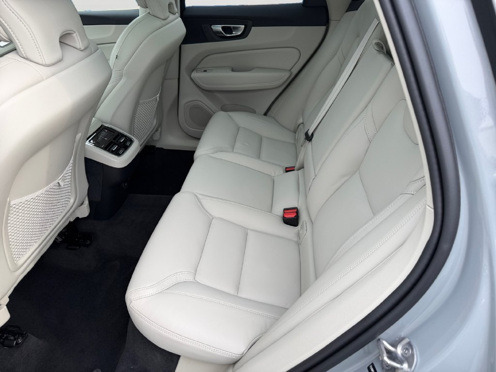 Used 2026 Volvo XC60 B5 Ultra w/ Climate Package AWD/4WD image 12