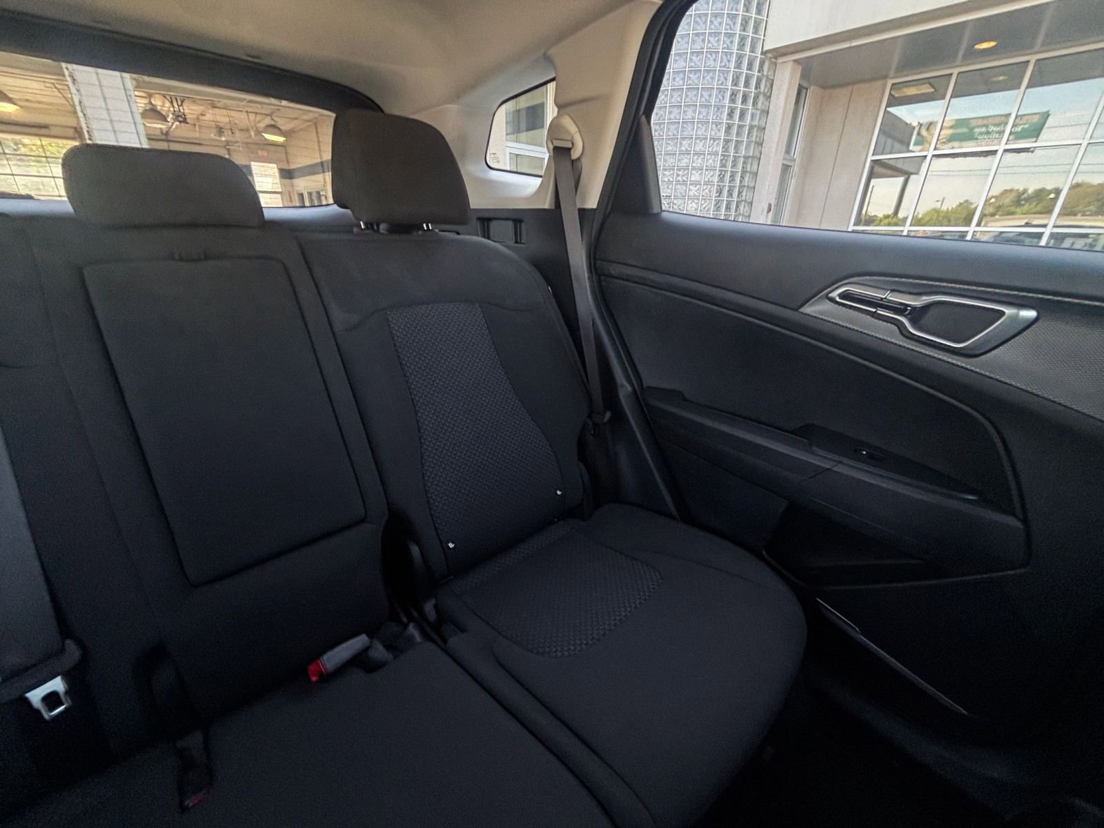 Used 2025 Kia Sportage LX image 36